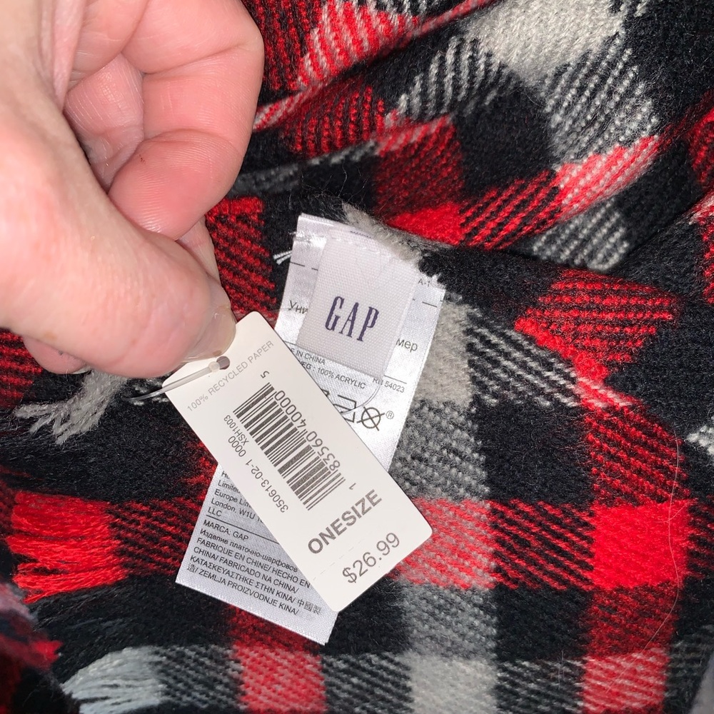 Cozy oversized scarf from the Gap black red and ivory plaid - Picture 8 of 9